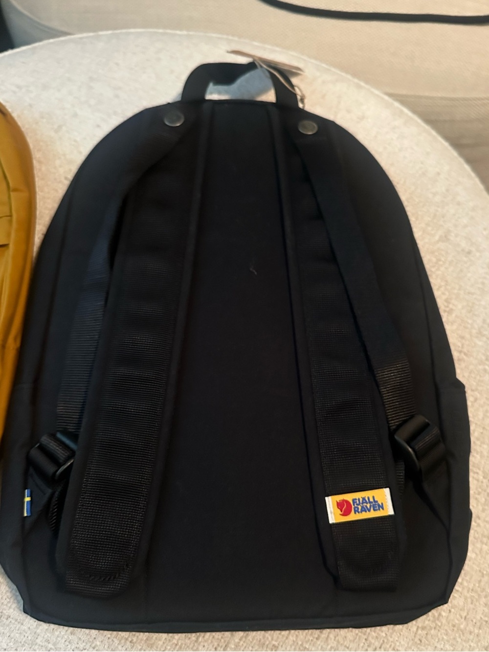 Unisex! FJ! Vardag 16 Liter backpack with seat pad! Black! New 😍